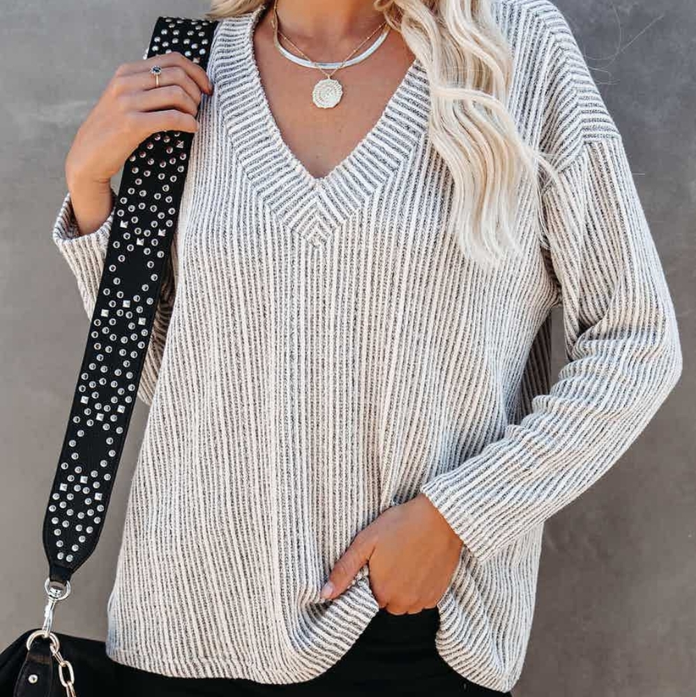 Vici Roza V-Neck Ribbed Knit Top - Ivory - Picture 4 of 10
